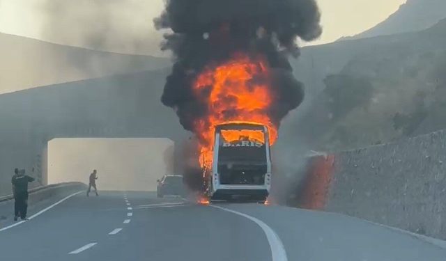 Alev topuna dönen yolcu otobüsü kamerada