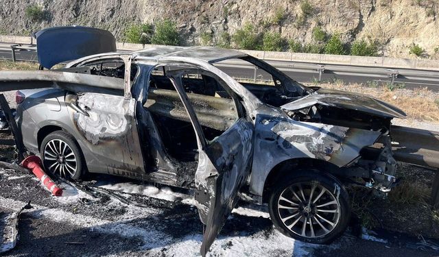 Otomobil bariyere çarpıp alev aldı: 3 astsubay yaralandı