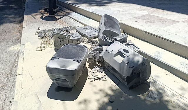 839 bin lira ceza yedi, belediye önünde yaktı ve tutuklandı