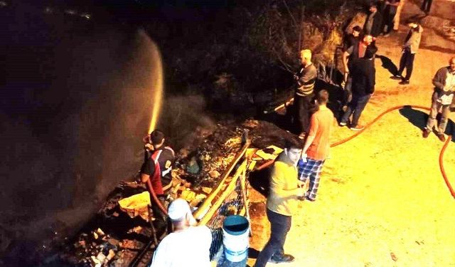 Alevlere teslim olan evden pencereden atlayarak kurtuldular