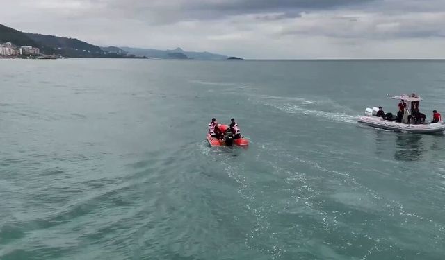 Sele kapılan dayı ve yeğenini arama çalışmaları sürüyor