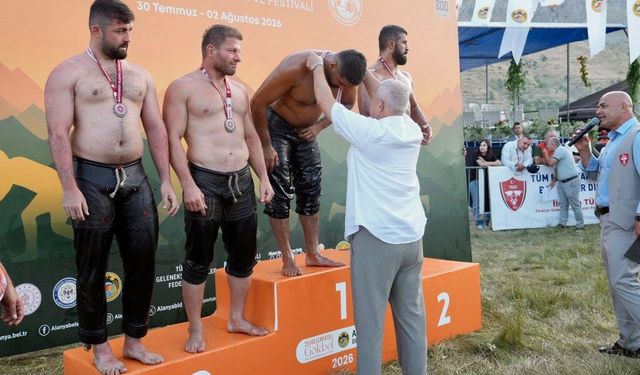 Gökbel Yaylası güreşlerinde başpehlivan Enes Doğan oldu