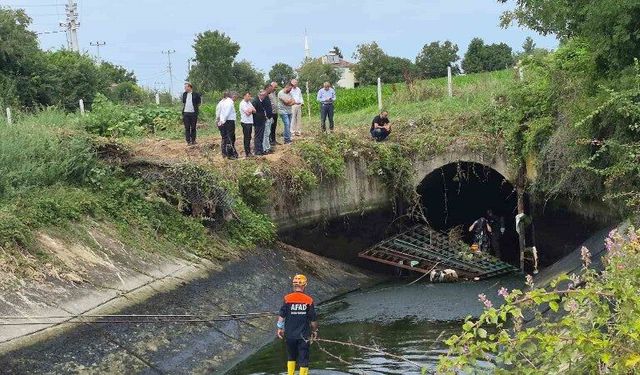 Otomobil kanala uçtu, 22 Yaşındaki genç kayıp