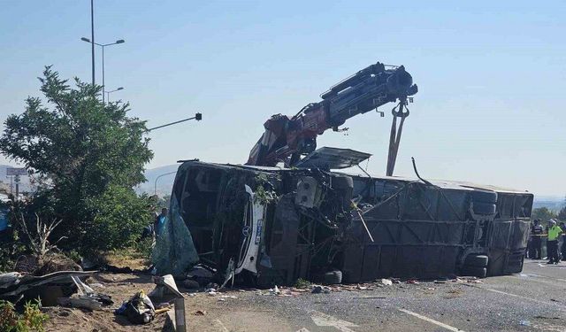 Kayseri’de yolcu otobüsü devrildi: 20 yaralı