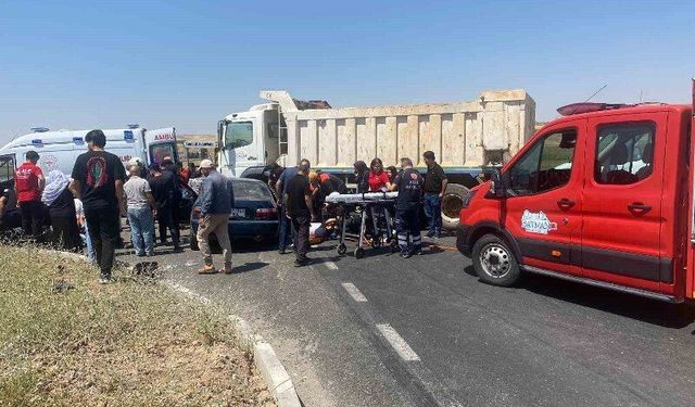 Kamyon ile otomobil çarpıştı: 4 yaralı