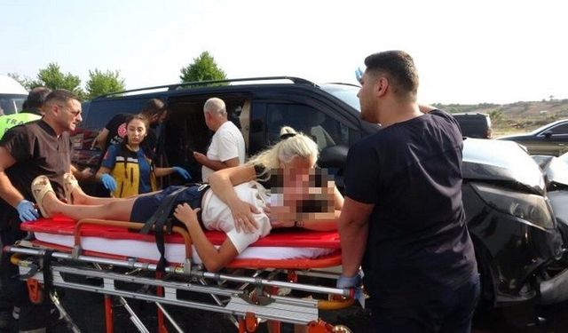3’ü tur, 6 aracın karıştığı kazada ortalık savaş alanına döndü: 17 yaralı