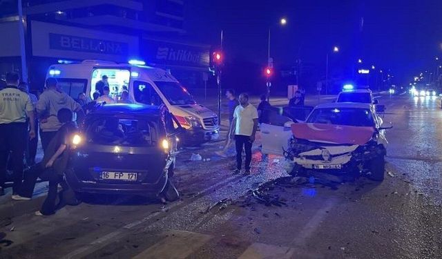 Ters yöne giren otomobil kazaya karıştı: 7 yaralı
