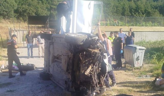 Otomobil karşı şeride geçip devrildi: 1 ölü, 3 yaralı