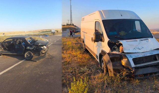 Otomobil ile minibüs çarpıştı: 2 kişi hayatını kaybetti