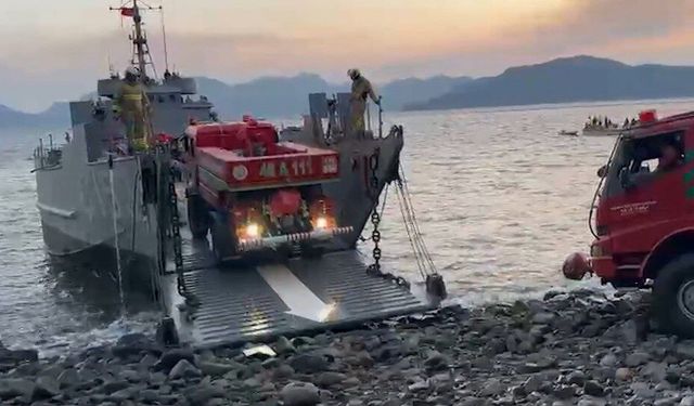 Marmaris yangınına denizden arazöz takviyesi