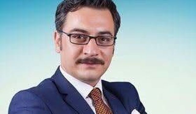 Otomobil devrildi: TV sunucusu Ömer Yılan hayatını kaybetti
