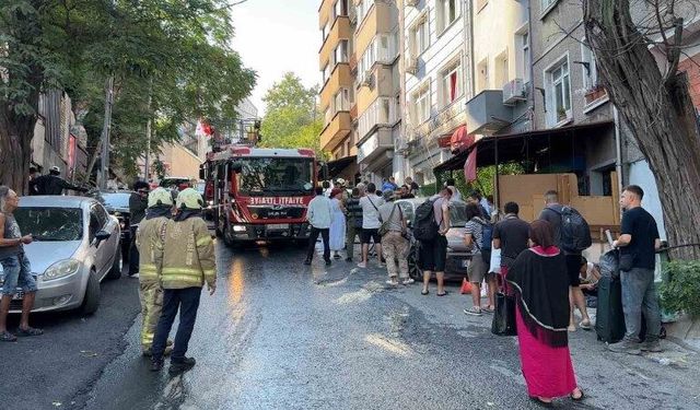 Otelde yangın çıktı 17 kişi tahliye edildi