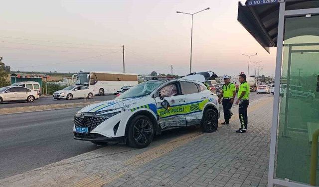 Zincirleme kazada ekip aracı takla attı:2 yaralı