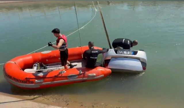 Kanala Düşen Otomobilden 5 Kişi Çıktı