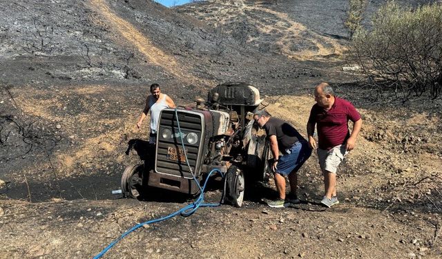 Yangına yardıma gitti, traktörü alevlerin arasında kaldı: "Kaçmasaydım yanacaktım"