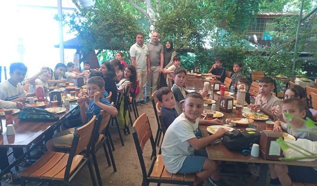 Yaka Park'a anlamlı teşekkür: Öğrencilere kahvaltı ikramı