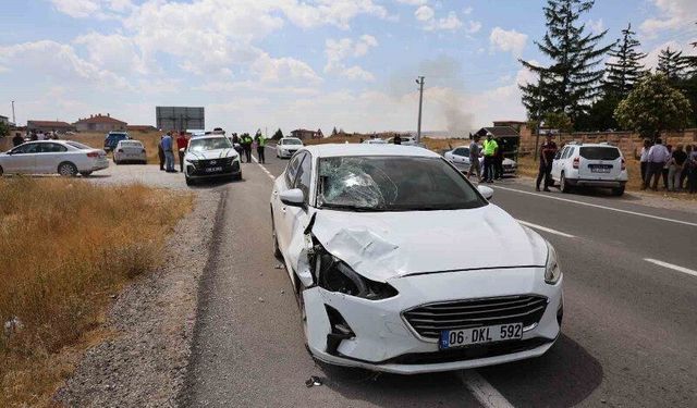 Yolun karşısına geçen yaya'ya araba çarptı:1 Ölü