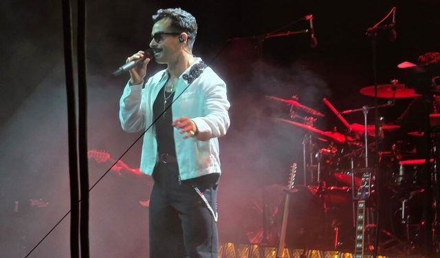 Gökhan Türkmen konserinde 9 evlilik teklifi