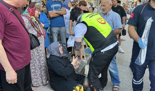 Yaşlı kadın ve torununa otomobil çarptı, sürücü kaçtı