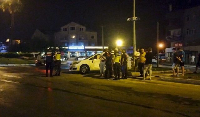 Antalya'da otobüs ile otomobil çarpıştı, 5 kişi yaralandı
