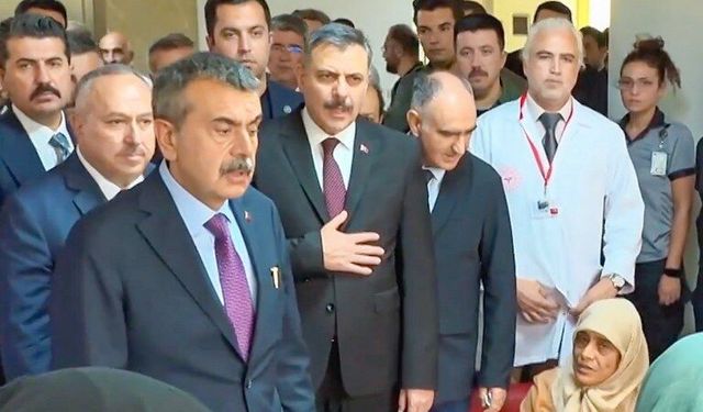 Bakanlar Çiftçi ve Tekin, Turgutlu’da yaralı öğrencileri ziyaret etti