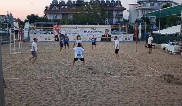 Fethiye’de plaj voleybolu heyecanı başladı: İlk maç Kaymakamlığın