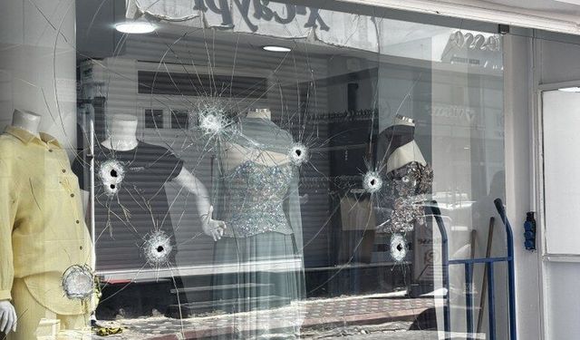 İş yerine silahlı saldırı: Cama 9 kurşun isabet etti