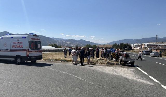 Traktör ile otomobil çarpıştı: 9 yaralı