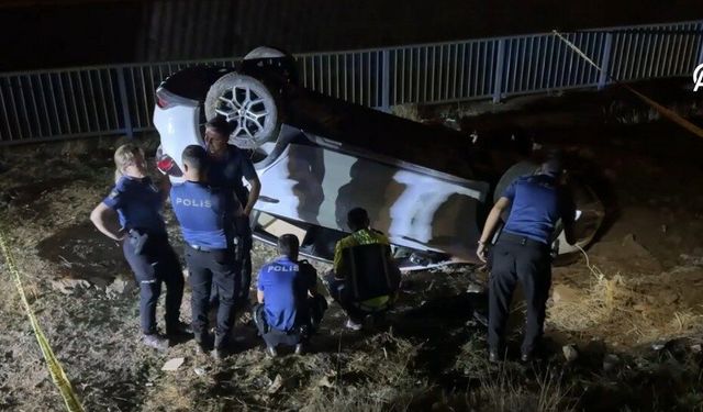 Park halindeki otomobil alt yola yuvarlandı: 1 kişi öldü