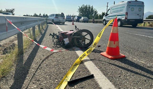 Otomobil motosiklete arkadan çarptı: 1 ölü 3 yaralı
