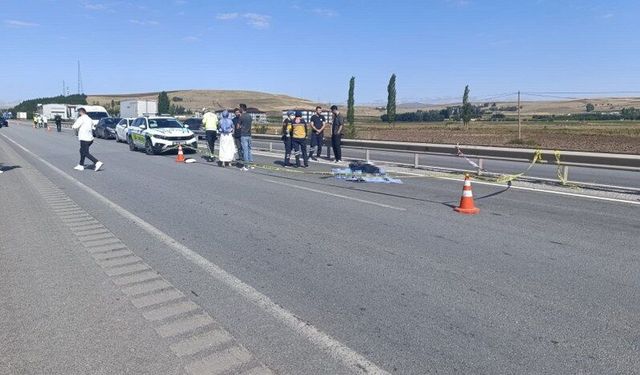 Bariyerlere çarpan motosiklet sürücüsü hayatını kaybetti