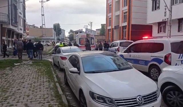 Motosikletli saldırgan 1' kadın 2 kişiyi yaraladı