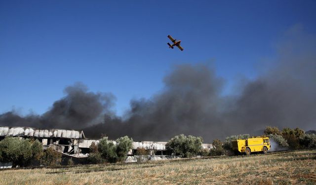 Gösteri sırasında düşen savaş uçağındaki 2 pilot hayatını kaybetti