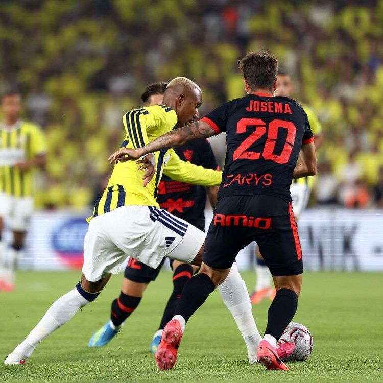 Fenerbahçe sezonun ilk resmi maçını 1-0 kazandı