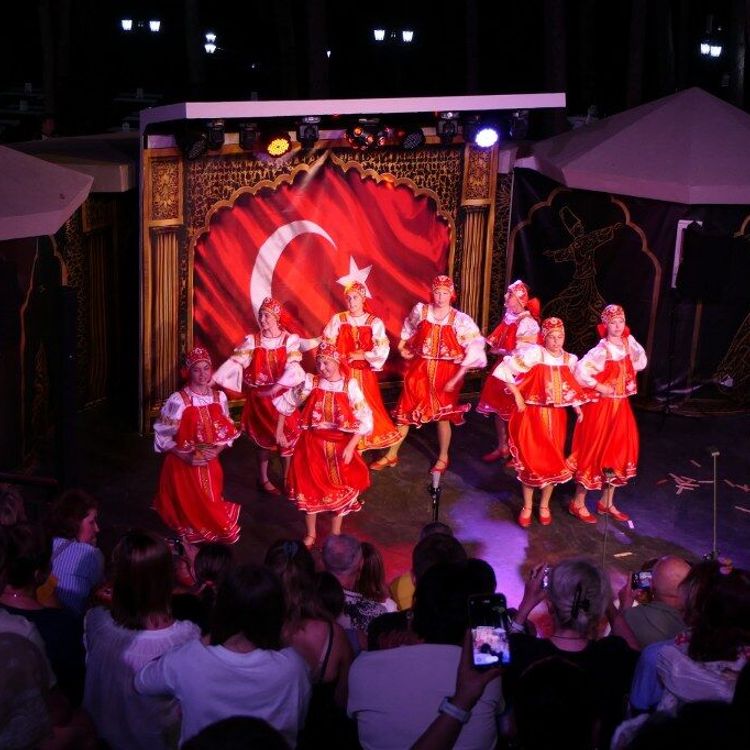 Rus Otrada’dan “Kalinka’dan Uzun İnce Bir Yola” muhteşem konser