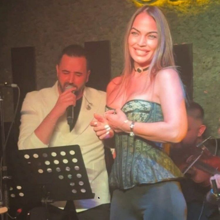 Gözde Demirbilek, Devran İskender aynı sahnede
