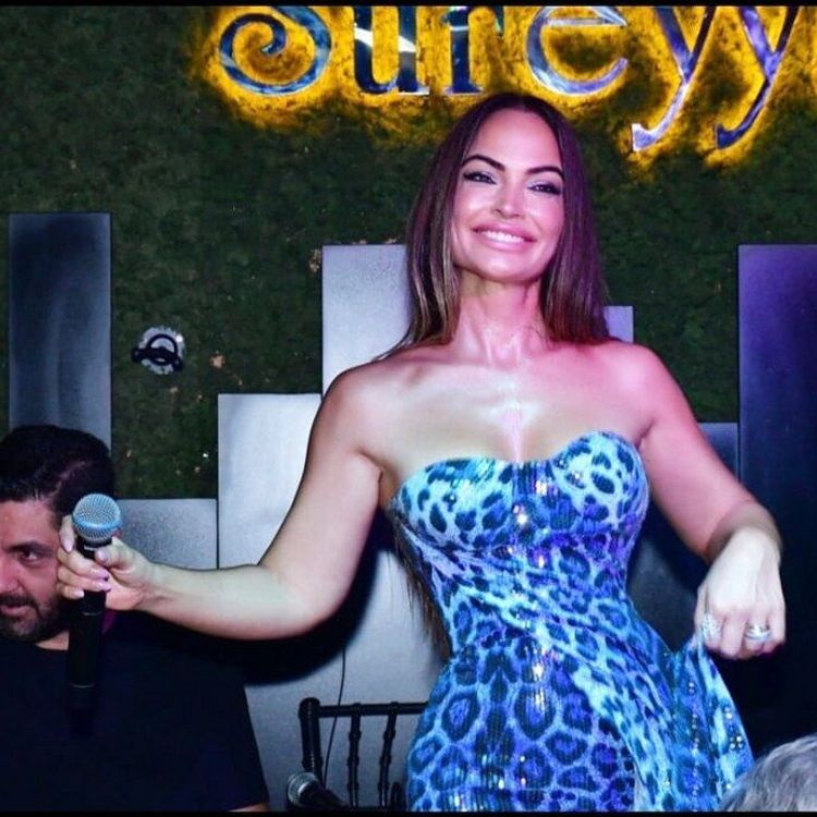 Sahnede büyüleyen kadın İstanbullu hayranlarıyla buluştu