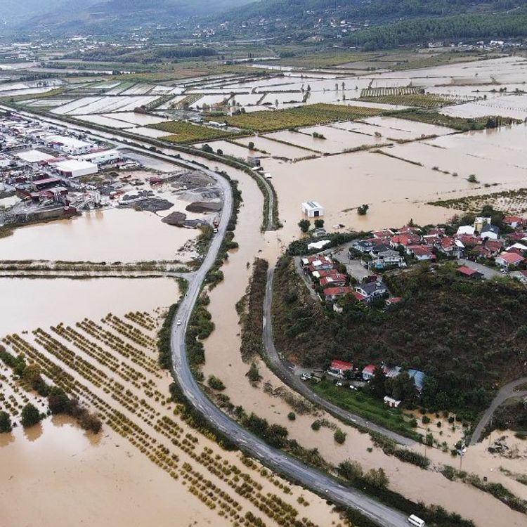 Dalaman'da dere taştı, evler ve tarım arazileri su altında kaldı