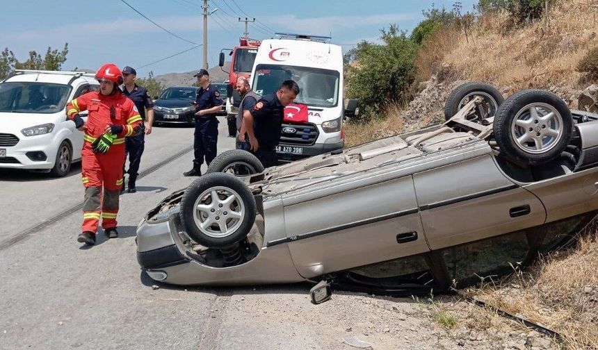 Kontrolden çıkan araç devrildi