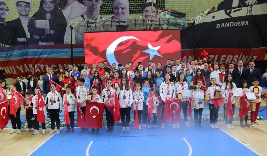 Muğla’da başarılı sporculara ödül yağdı