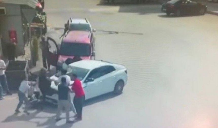 Husumetli şahısların kavgası kamerada