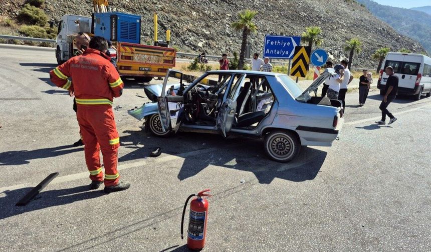 Göcek Tüneli çıkışında sıkışmalı trafik kazası