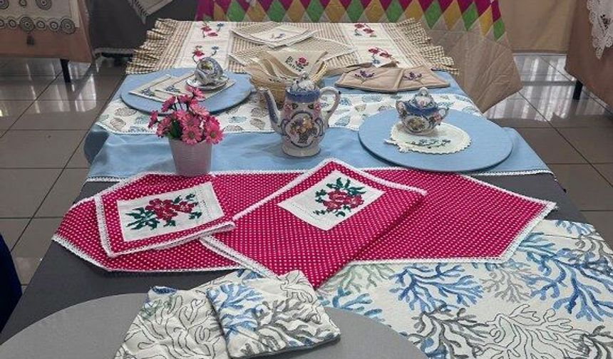 El sanatları kursunun yılsonu sergisi büyük beğeni topladı