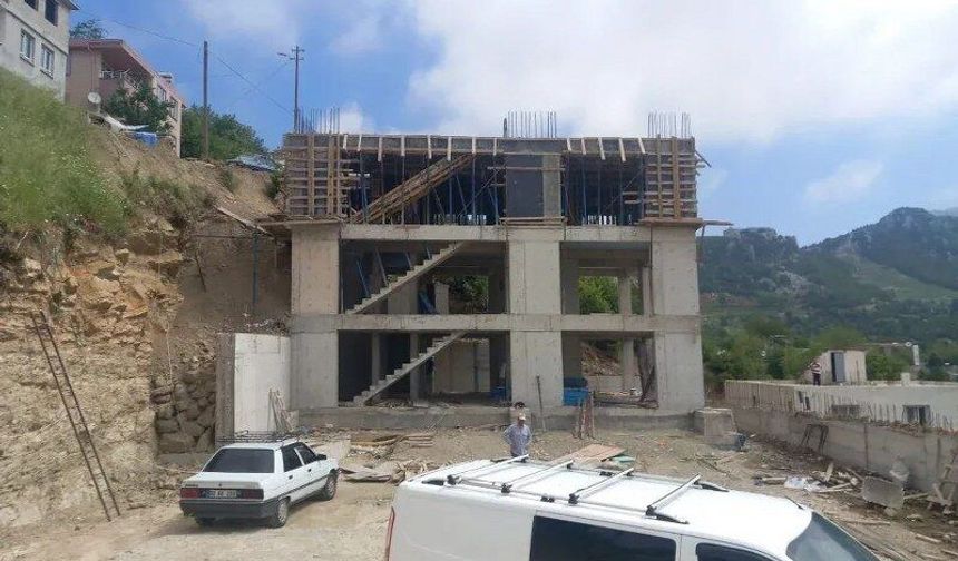 İnşaattan düşen işçi ağır yaralandı