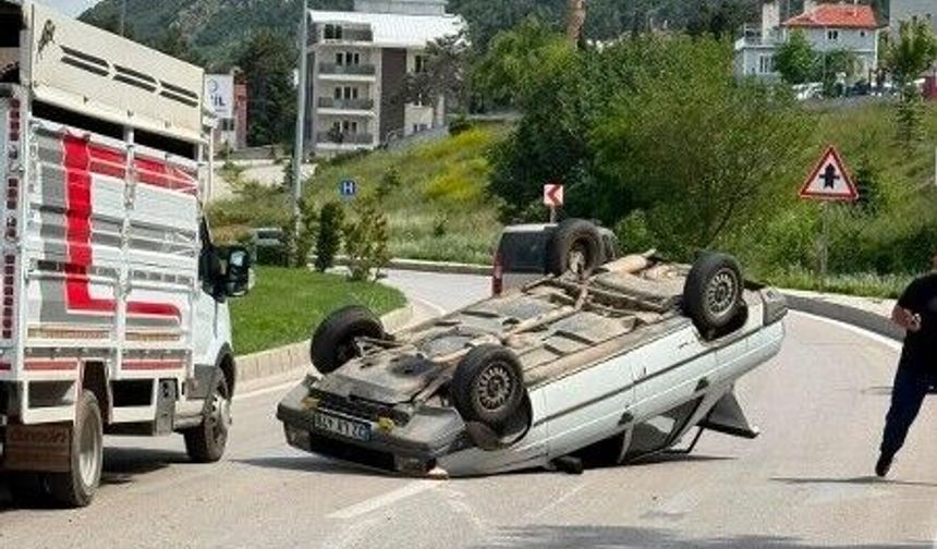 Takla atan otomobilin sürücüsü yaralandı
