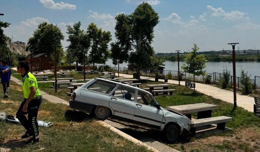 Otomobil millet bahçesine uçtu: 1 yaralı
