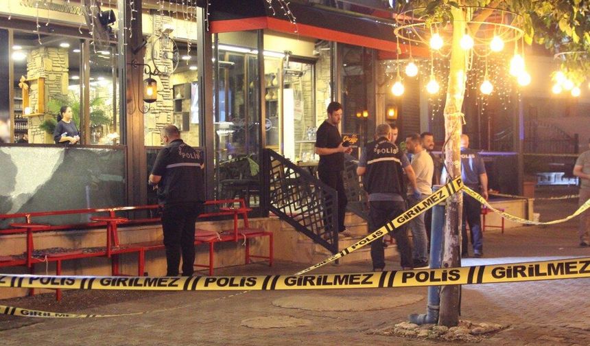 Kebapçıya kurşun yağdırdılar: Yemek yiyen 4 kişi yaralandı