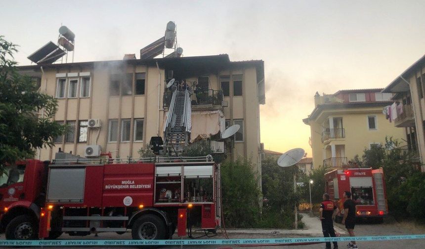Fethiye’de ev yangını, müdahale sürüyor