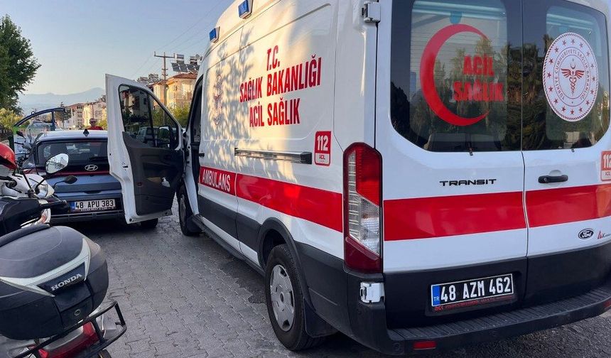 Fethiye'de otomobil ile motosiklet çarpıştı: 1 kişi hafif yaralandı