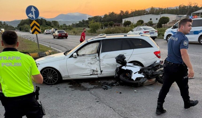 Otomobille motosiklet çarpıştı: Bir kişi hayatını kaybetti